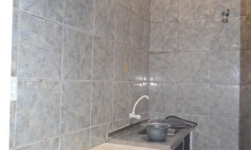 Alugo Casa Com 50 M²...