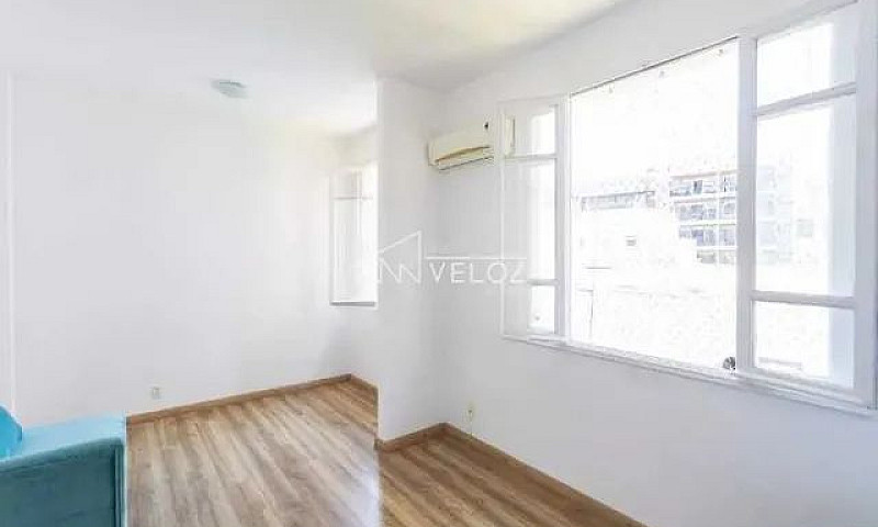 Apartamento-À Venda-...