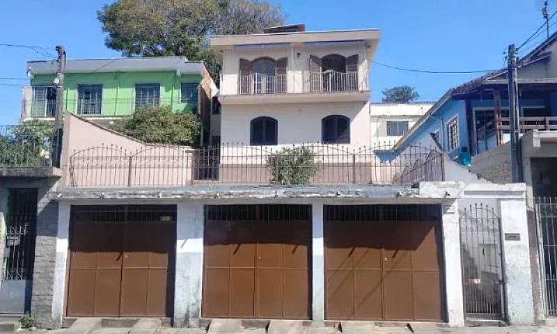 Casa Em Ótima Locali...