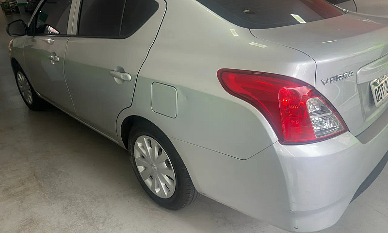 Nissan Versa 1.0 12V...
