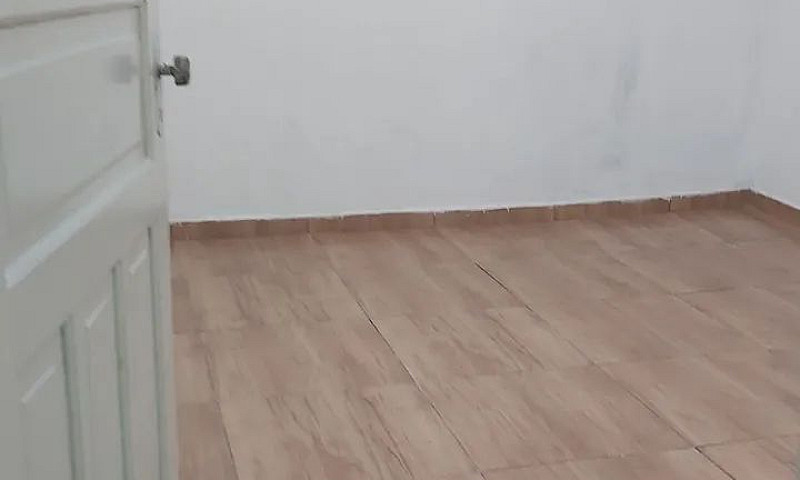 Aluga-Se Casa...