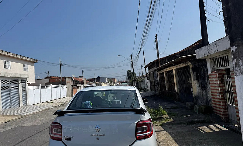 Renault Logan Authen...