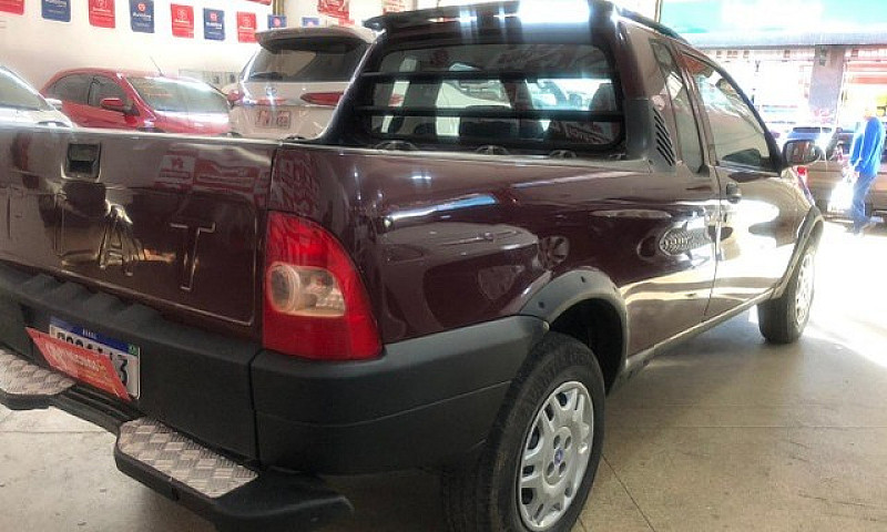 Fiat/ Strada Ce 2004...