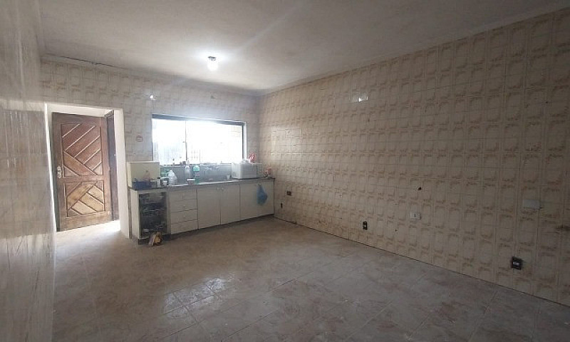 Casa Com Edícula Pra...