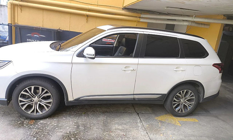 Mitsubishi Outlander...