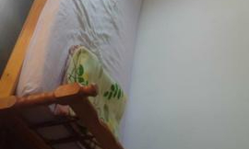 Alugo Quarto...