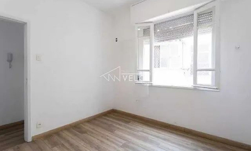Apartamento-À Venda-...