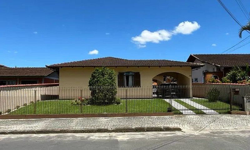 Casa Averbada Com Pi...