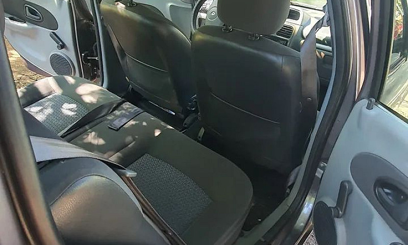 Renault Clio Hi-Flex...