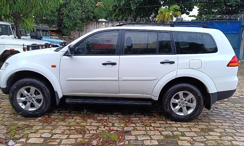 Mitsubishi Pajero Da...