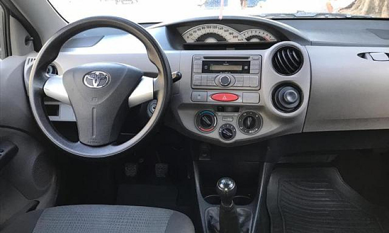 Toyota Etios 1.3 Xs ...