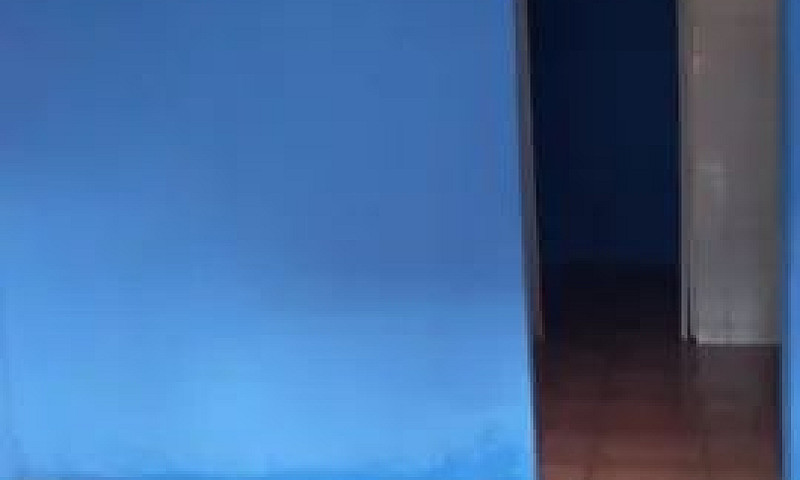 Aluga-Se Uma Casa Em...
