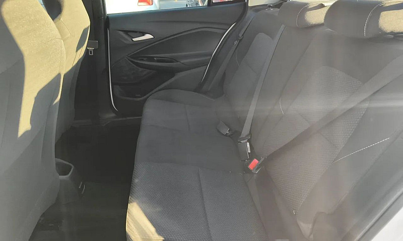 Chevrolet Onix Plus ...