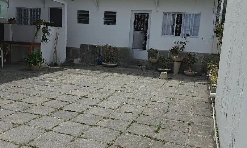 Alugo Casa Condomíni...