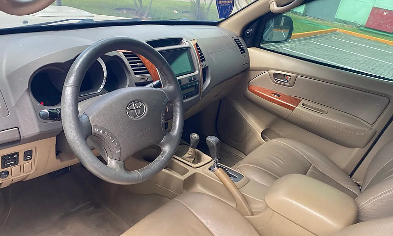 Toyota Hilux Sw4 Srv...