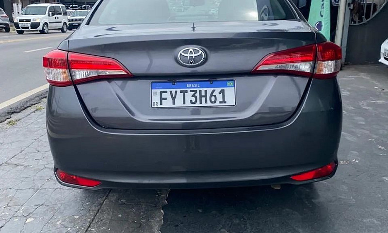 Toyota Yaris Xl Seda...