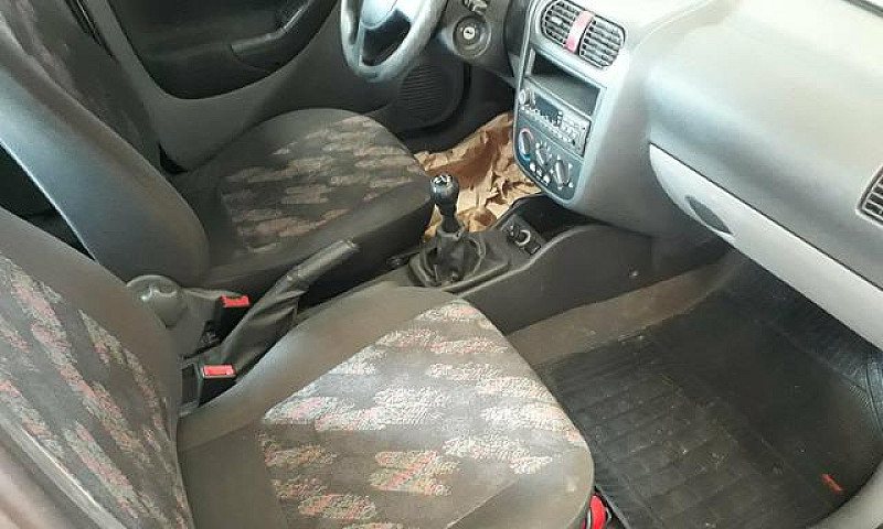 Corsa Hatch 1.8 Impe...