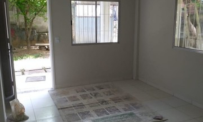 Alugo Casa...