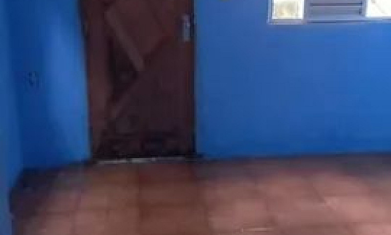 Aluga-Se Uma Casa Em...