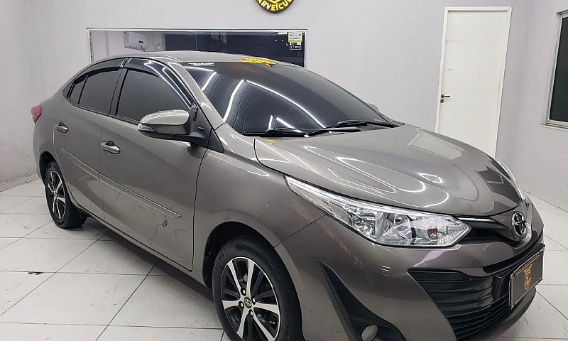 Toyota Yaris Xs Seda...