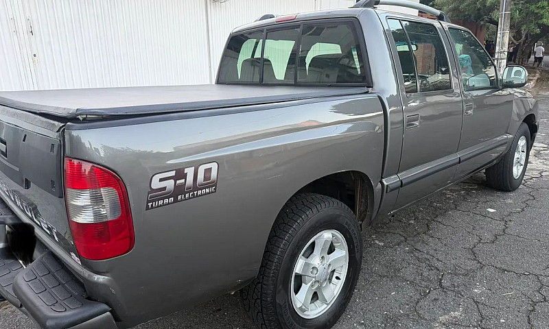 Chevrolet S10 Pick-U...