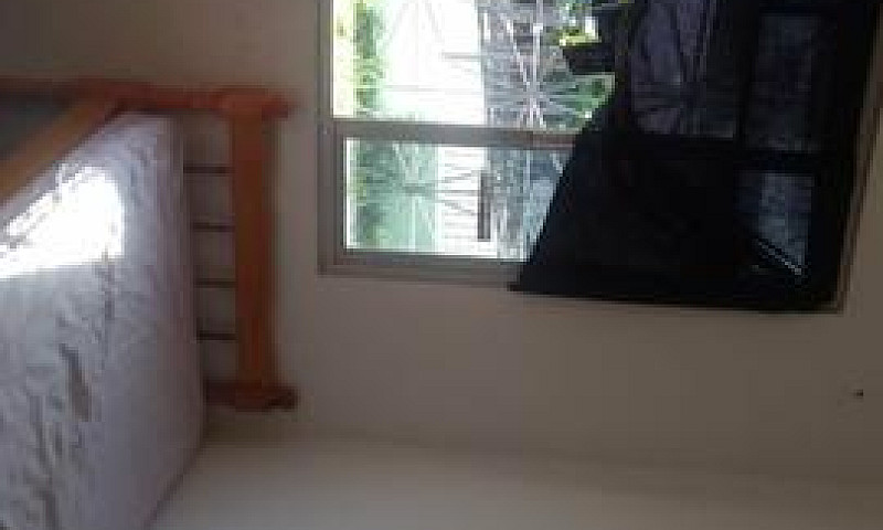 Alugo Quarto...