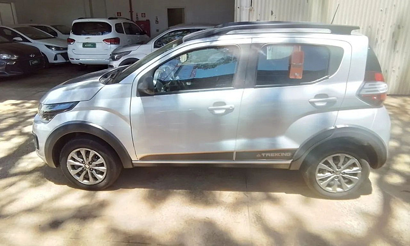 Fiat Mobi Trekking 1...