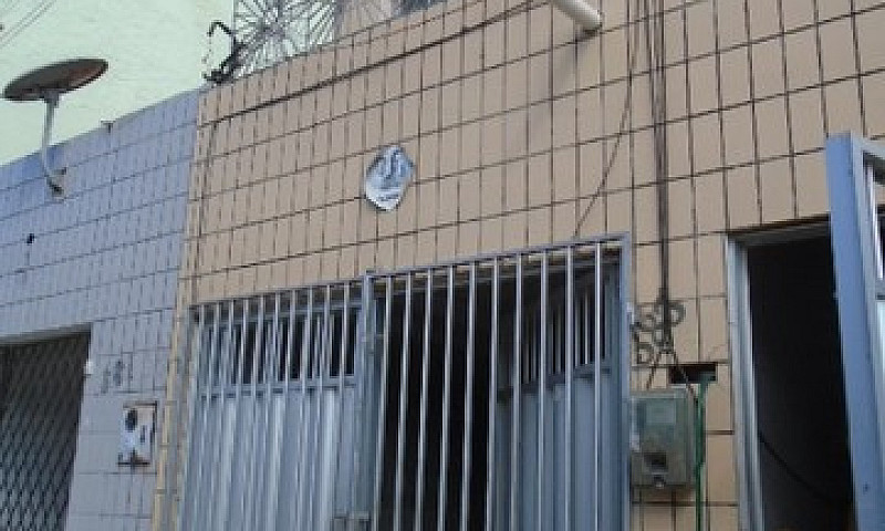 Alugo Casa Com 50 M²...