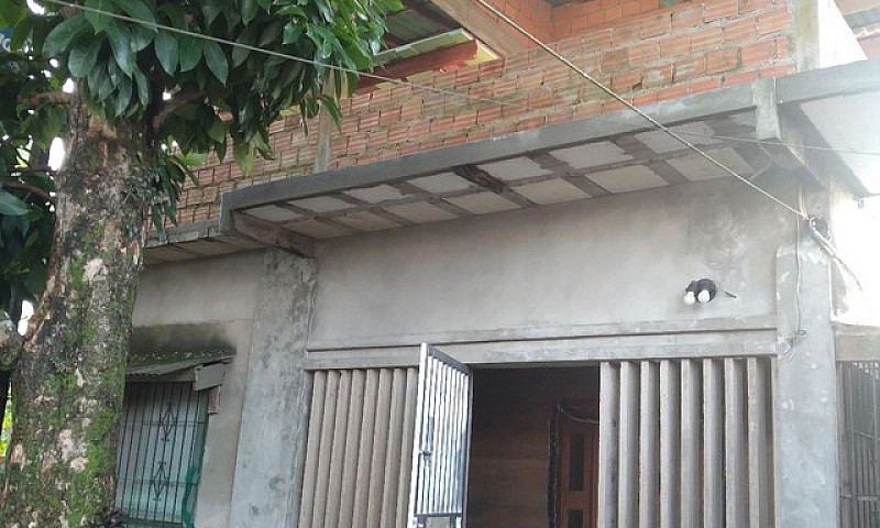Casa Em Rua Pública...