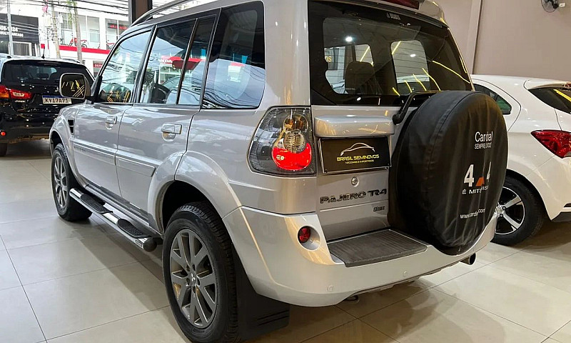 Mitsubishi Pajero Tr...