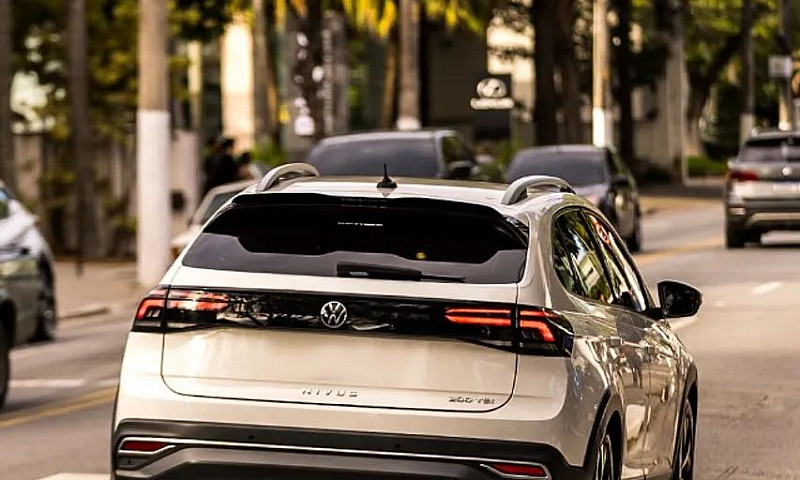 Volkswagen Nivus Hig...