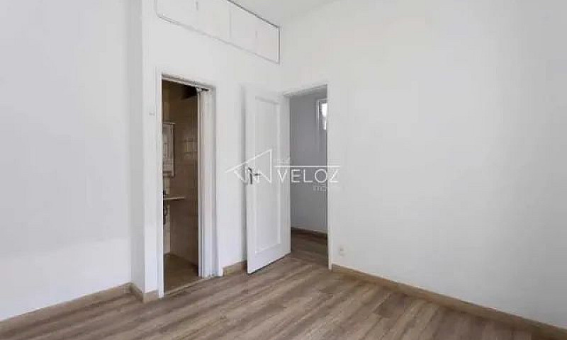 Apartamento-À Venda-...