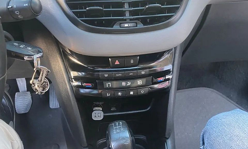 Peugeot 208 Allure 1...
