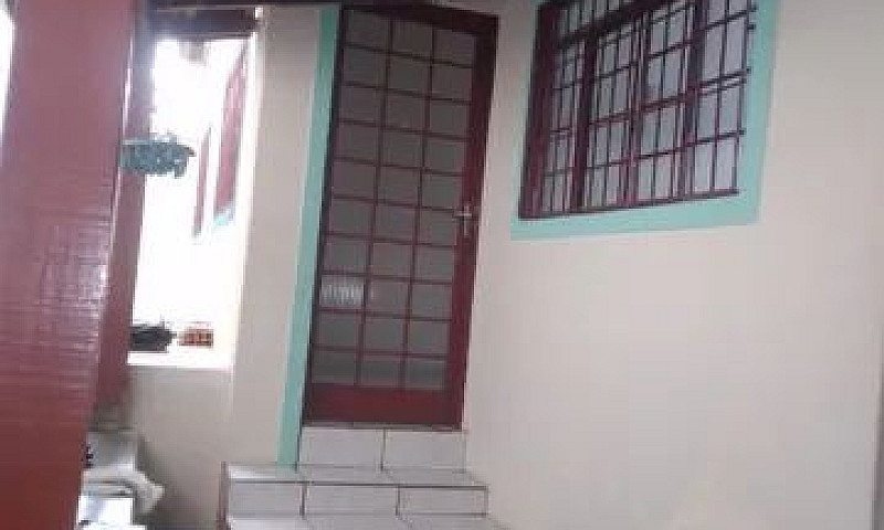 Alugo Casa Fundos Ba...