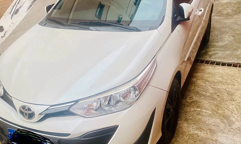 Toyota Yaris Xs Seda...