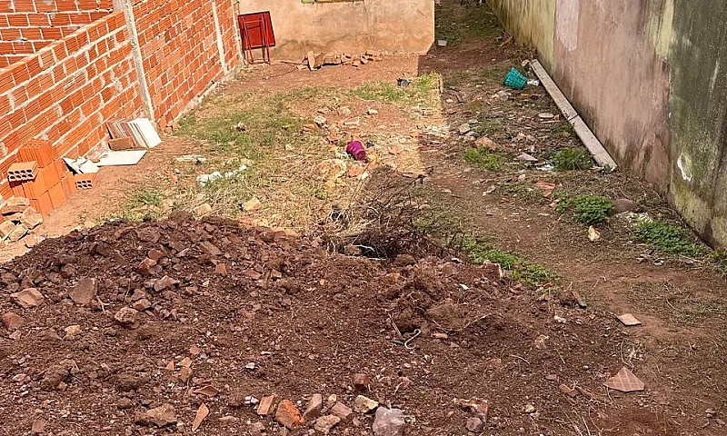 Casa Meio Terreno ...