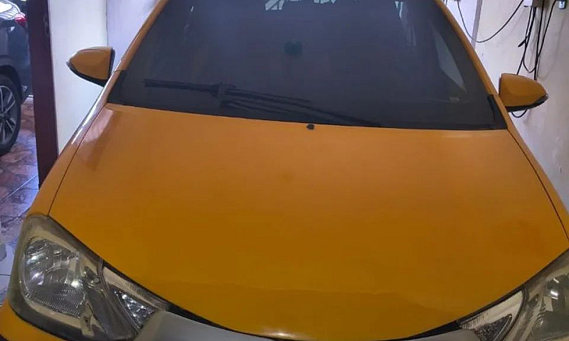 Toyota Etios Cross 1...