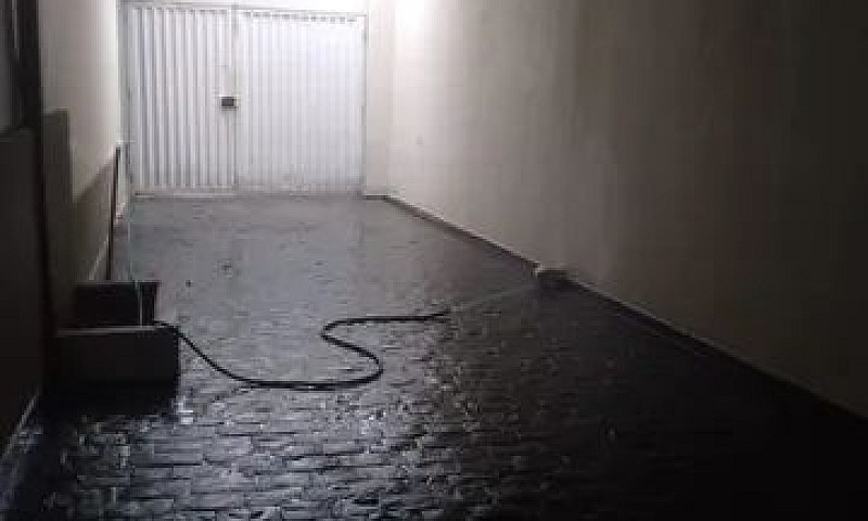 Alugo Casa Fundos Ba...