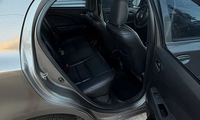 Toyota Etios X 1.3 F...