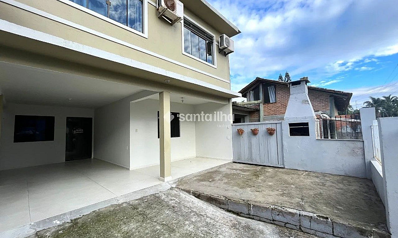 Casa Com 4 Dormitóri...