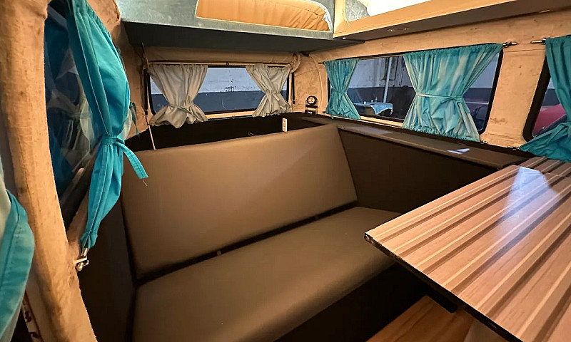 Volkswagen Kombi Sta...