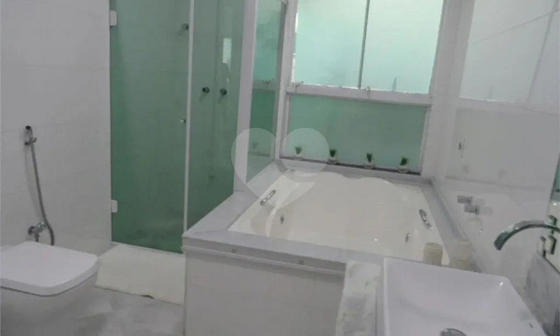 Casa Com 3 Quartos À...