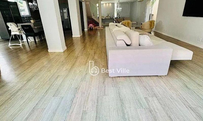 Casa Com 4 Dormitóri...