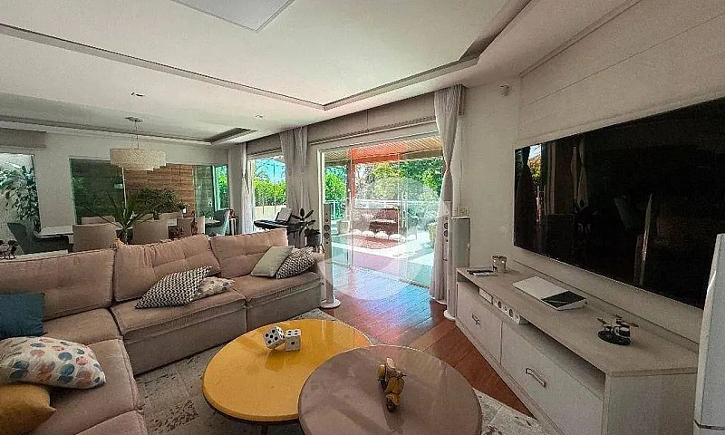 Casa Com 4 Suítes À ...