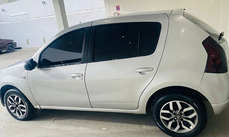 Renault Sandero Auth...
