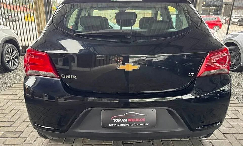 Chevrolet Onix Hatch...