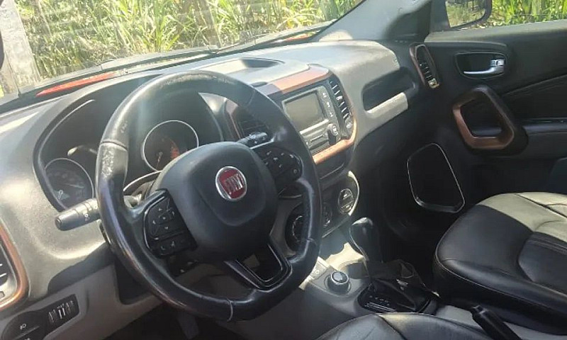 Fiat Toro Volcano 2....