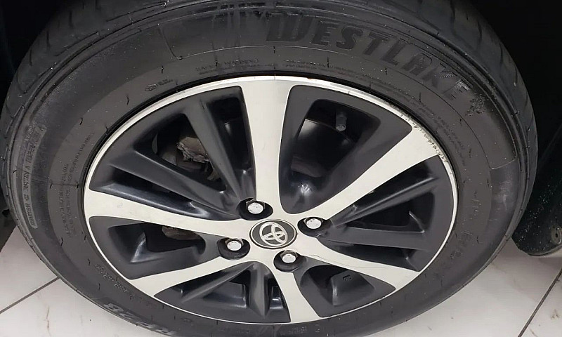 Toyota Yaris Xs Seda...