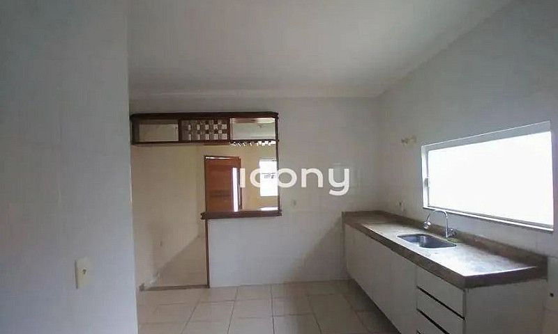 Casa Com 3 Dormitóri...