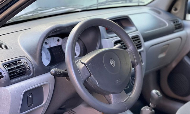 Clio Sedan 1.6 Compl...